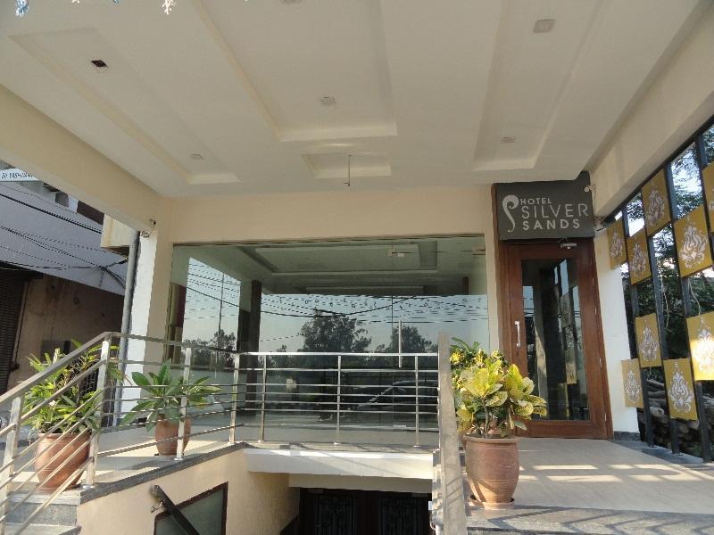 Silver Sands Hotel Chandigarh Exterior photo